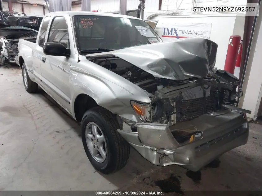 2000 Toyota Tacoma Base V6 VIN: 5TEVN52N9YZ692557 Lot: 40554259