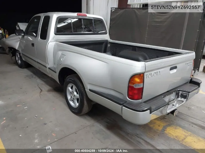 2000 Toyota Tacoma Base V6 VIN: 5TEVN52N9YZ692557 Lot: 40554259