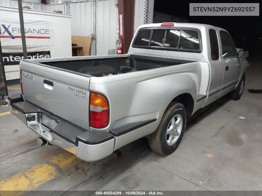 2000 Toyota Tacoma Base V6 VIN: 5TEVN52N9YZ692557 Lot: 40554259