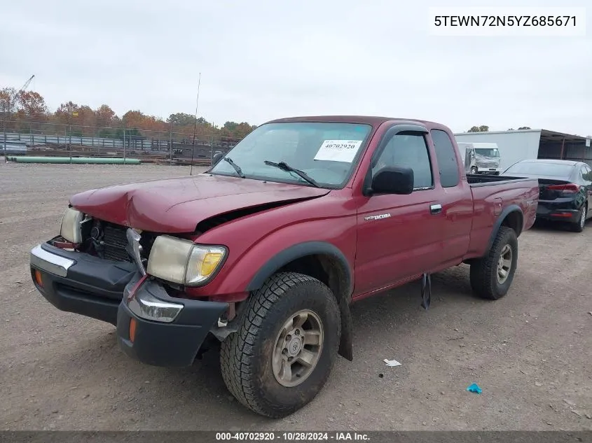 2000 Toyota Tacoma Base V6 VIN: 5TEWN72N5YZ685671 Lot: 40702920