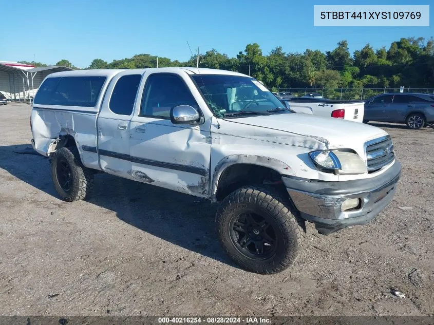 2000 Toyota Tundra Sr5 V8 VIN: 5TBBT441XYS109769 Lot: 40216254