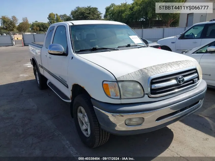 2000 Toyota Tundra Sr5 V8 VIN: 5TBBT4411YS066777 Lot: 40338454