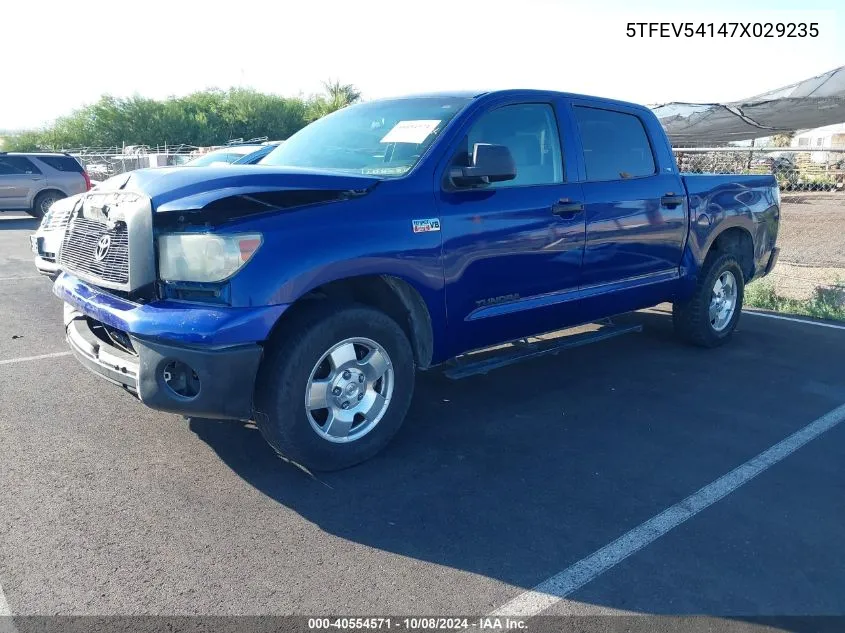 2007 Toyota Tundra Sr5 5.7L V8 VIN: 5TFEV54147X029235 Lot: 40554571