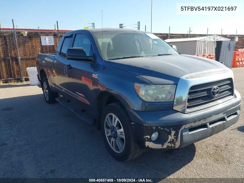 2007 Toyota Tundra Sr5 5.7L V8 VIN: 5TFBV54197X021697 Lot: 40557489