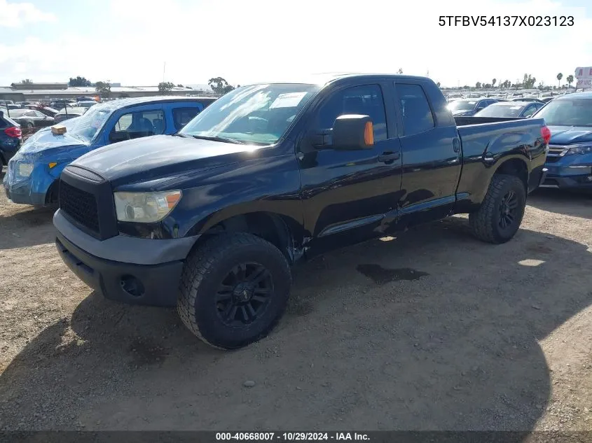 2007 Toyota Tundra Sr5 5.7L V8 VIN: 5TFBV54137X023123 Lot: 40668007