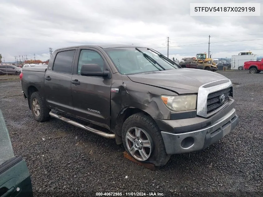 2007 Toyota Tundra Sr5 5.7L V8 VIN: 5TFDV54187X029198 Lot: 40672985