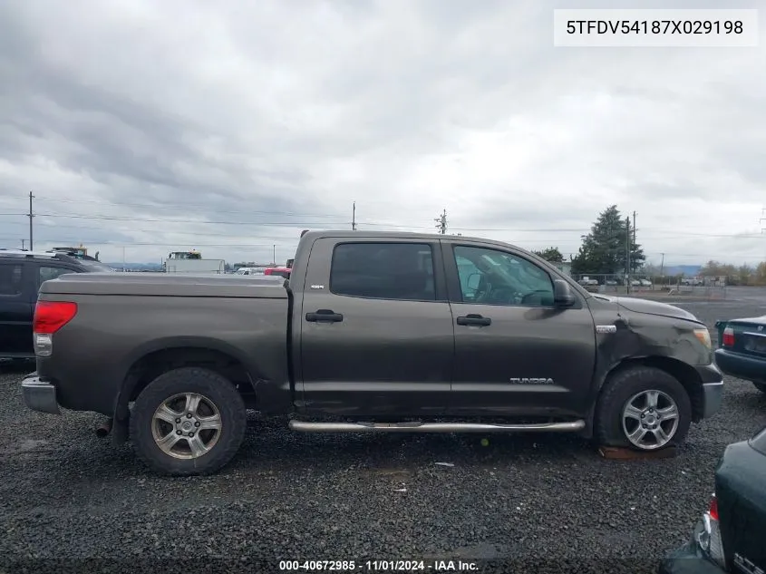 2007 Toyota Tundra Sr5 5.7L V8 VIN: 5TFDV54187X029198 Lot: 40672985