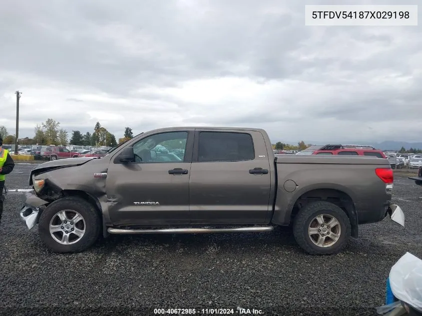 2007 Toyota Tundra Sr5 5.7L V8 VIN: 5TFDV54187X029198 Lot: 40672985