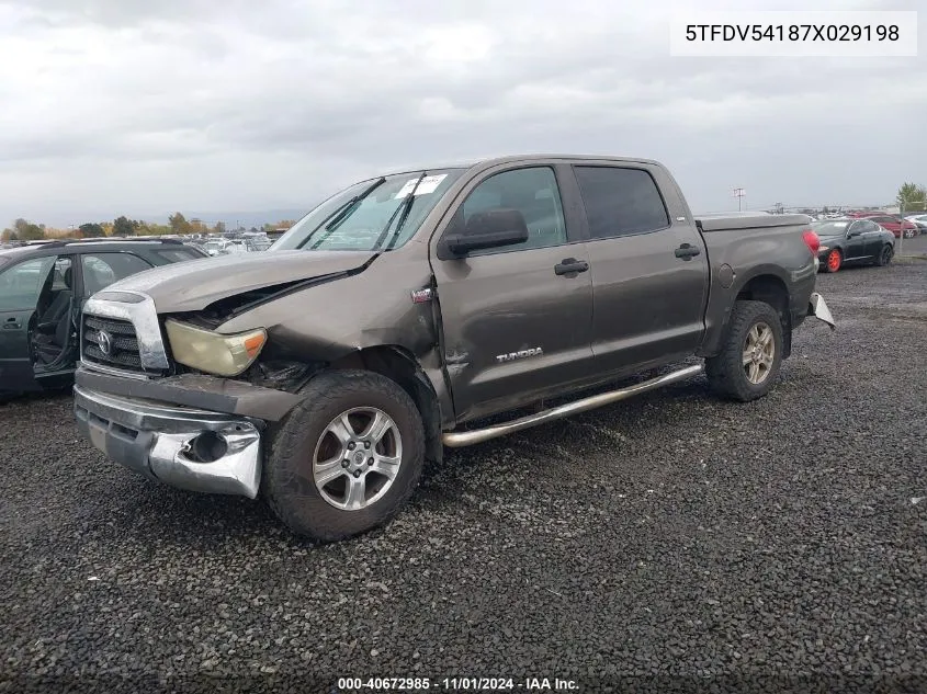 2007 Toyota Tundra Sr5 5.7L V8 VIN: 5TFDV54187X029198 Lot: 40672985