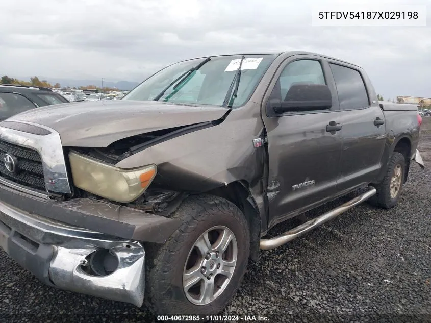 2007 Toyota Tundra Sr5 5.7L V8 VIN: 5TFDV54187X029198 Lot: 40672985