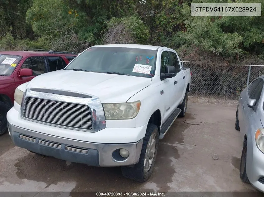 2007 Toyota Tundra Sr5 5.7L V8 VIN: 5TFDV54167X028924 Lot: 40720393