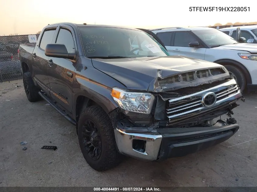 5TFEW5F19HX228051 2017 Toyota Tundra Sr5 5.7L V8