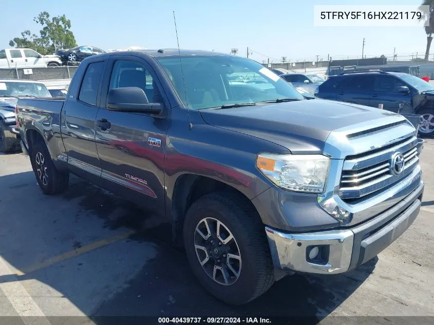 2017 Toyota Tundra Sr5 5.7L V8 VIN: 5TFRY5F16HX221179 Lot: 40439737