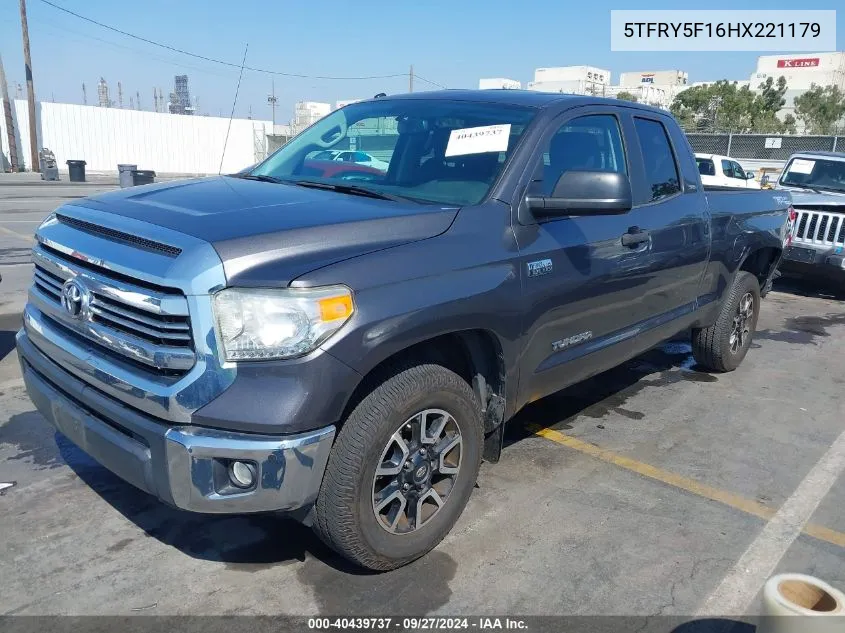 2017 Toyota Tundra Sr5 5.7L V8 VIN: 5TFRY5F16HX221179 Lot: 40439737