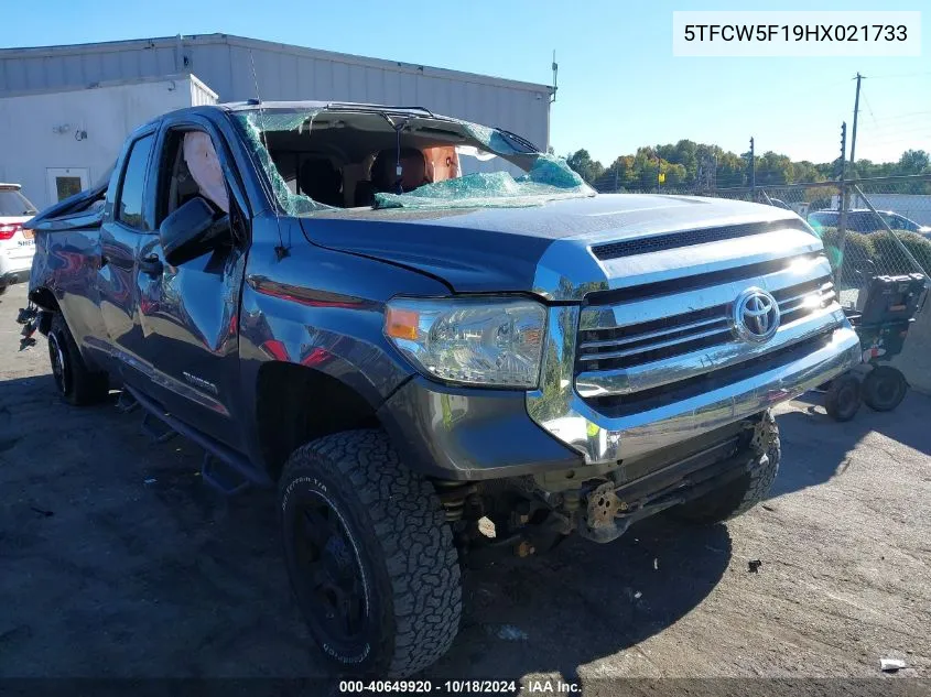 2017 Toyota Tundra Sr5 5.7L V8 VIN: 5TFCW5F19HX021733 Lot: 40649920