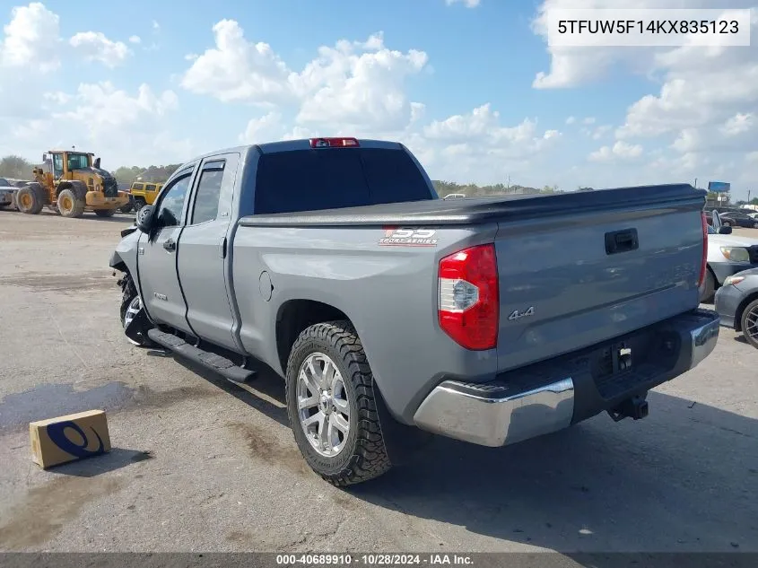 2019 Toyota Tundra Sr5 5.7L V8 VIN: 5TFUW5F14KX835123 Lot: 40689910