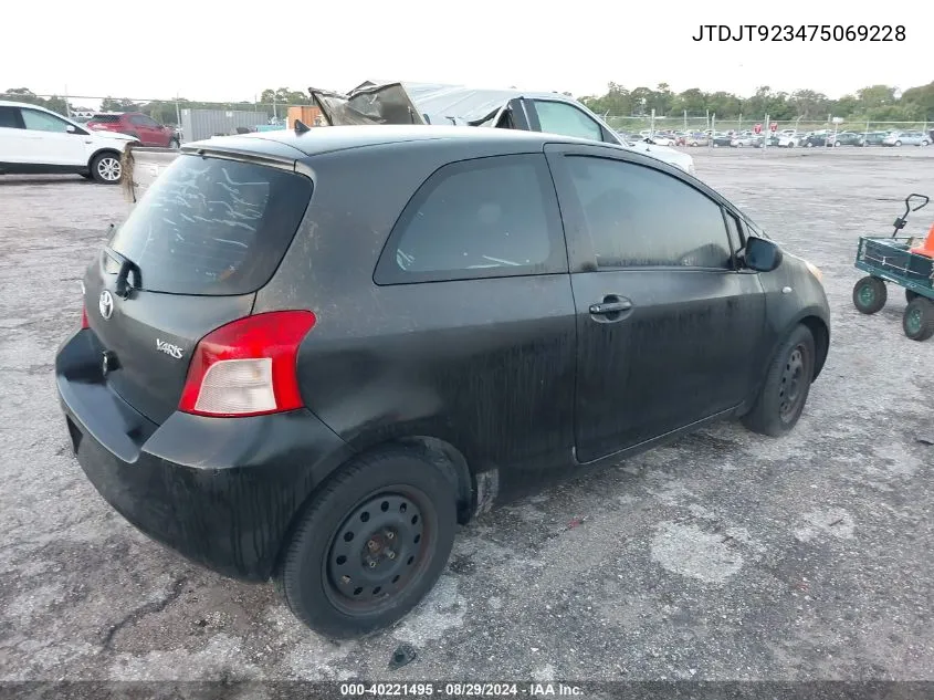 2007 Toyota Yaris VIN: JTDJT923475069228 Lot: 40221495