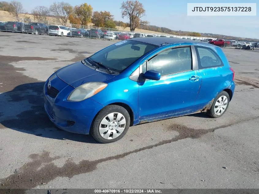 2007 Toyota Yaris VIN: JTDJT923575137228 Lot: 40670916