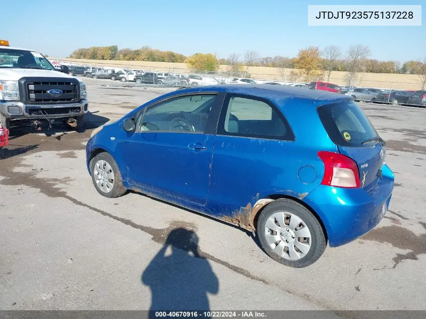 2007 Toyota Yaris VIN: JTDJT923575137228 Lot: 40670916