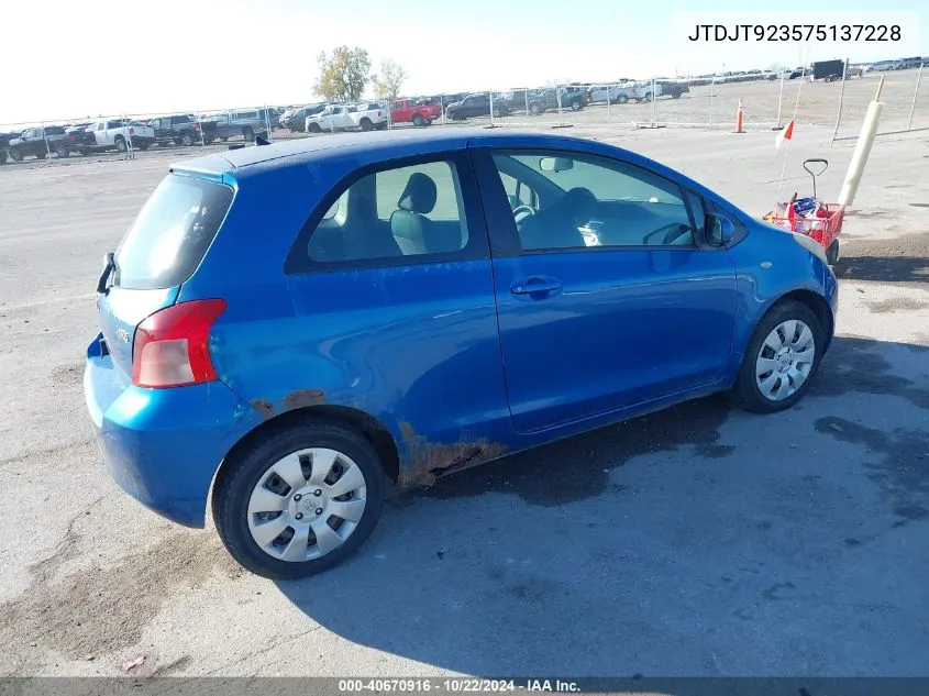 2007 Toyota Yaris VIN: JTDJT923575137228 Lot: 40670916