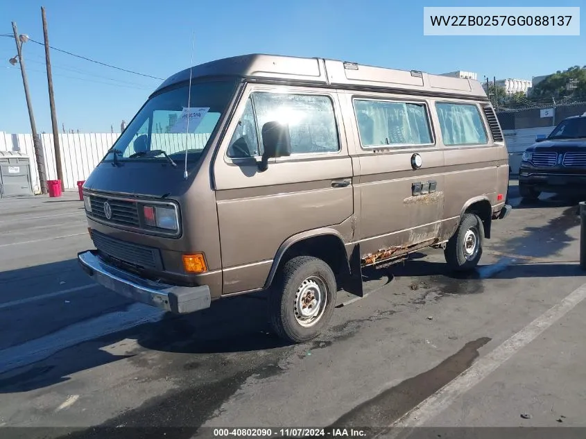 1986 Volkswagen Vanagon Campmobile VIN: WV2ZB0257GG088137 Lot: 40802090