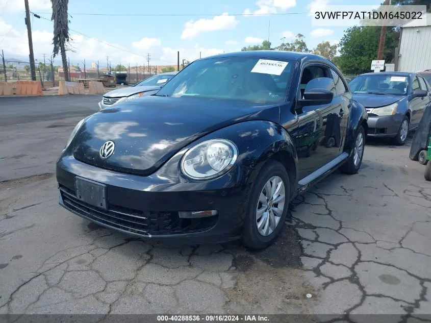 2013 Volkswagen Beetle 2.5L Entry VIN: 3VWFP7AT1DM645022 Lot: 40288536