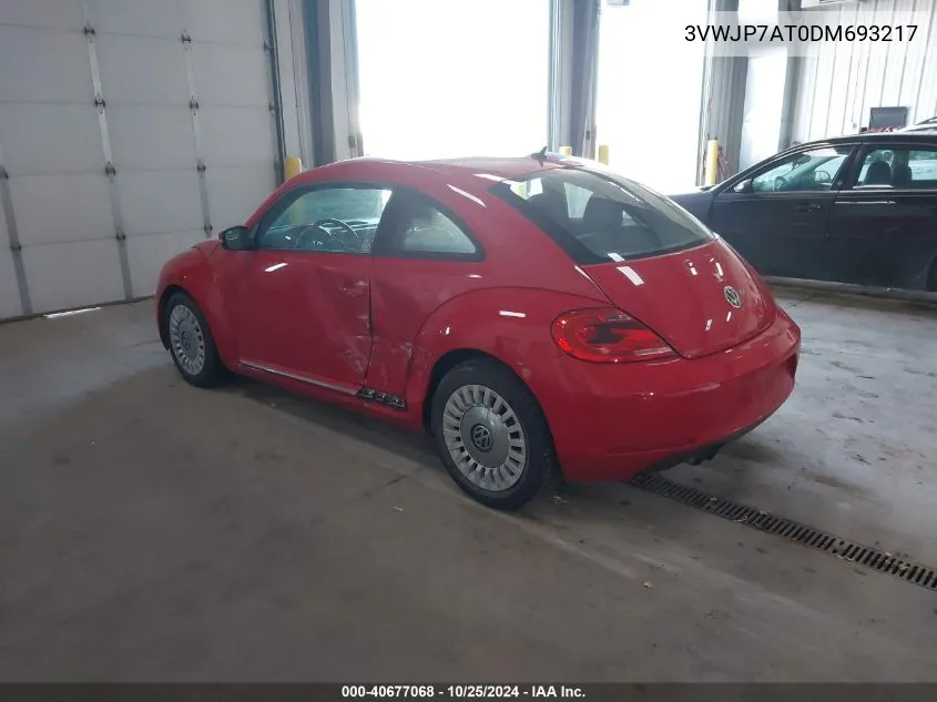 2013 Volkswagen Beetle 2.5L VIN: 3VWJP7AT0DM693217 Lot: 40677068