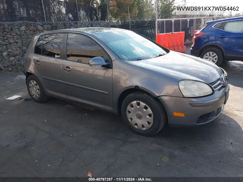 2007 Volkswagen Rabbit 4-Door VIN: WVWDS91KX7W054462 Lot: 40797257