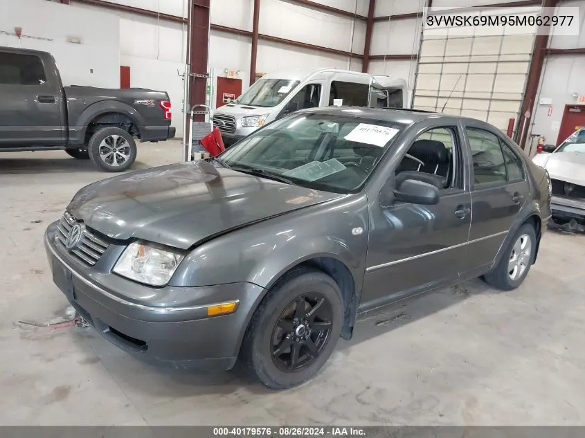 2005 Volkswagen Jetta Gls 2.0L VIN: 3VWSK69M95M062977 Lot: 40179576