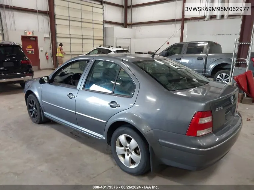 2005 Volkswagen Jetta Gls 2.0L VIN: 3VWSK69M95M062977 Lot: 40179576