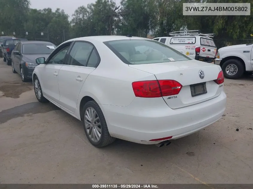 2011 Volkswagen Jetta 2.5L Sel VIN: 3VWLZ7AJ4BM005802 Lot: 39511135