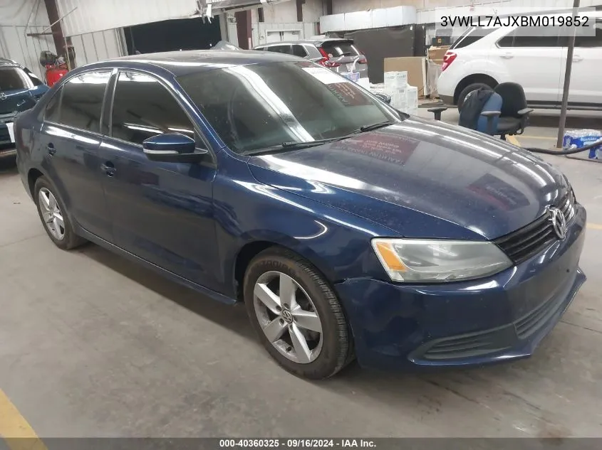 2011 Volkswagen Jetta 2.0L Tdi VIN: 3VWLL7AJXBM019852 Lot: 40360325