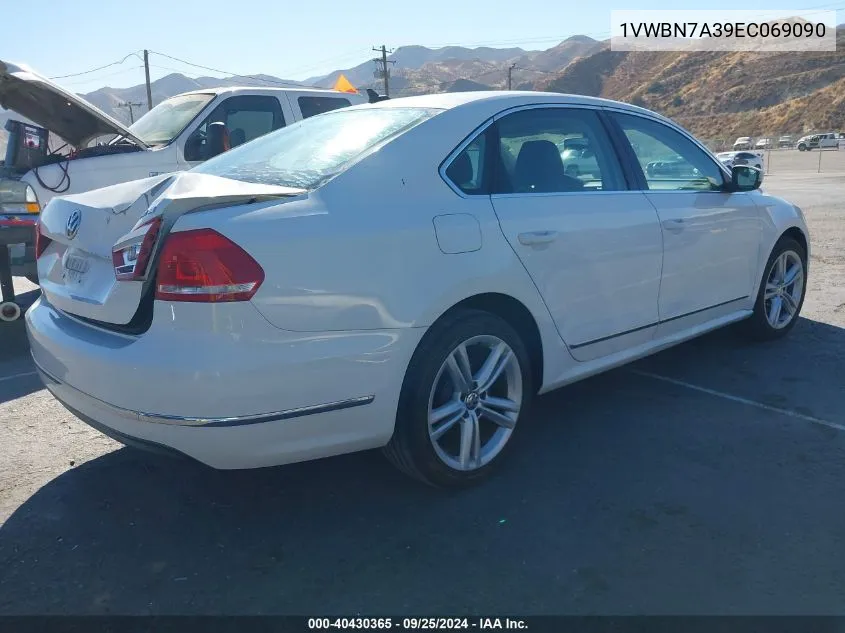 2014 Volkswagen Passat 2.0L Tdi Se VIN: 1VWBN7A39EC069090 Lot: 40430365