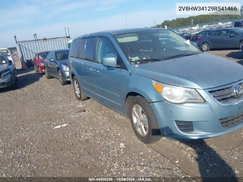 2V8HW34129R541466 2009 Volkswagen Routan Se