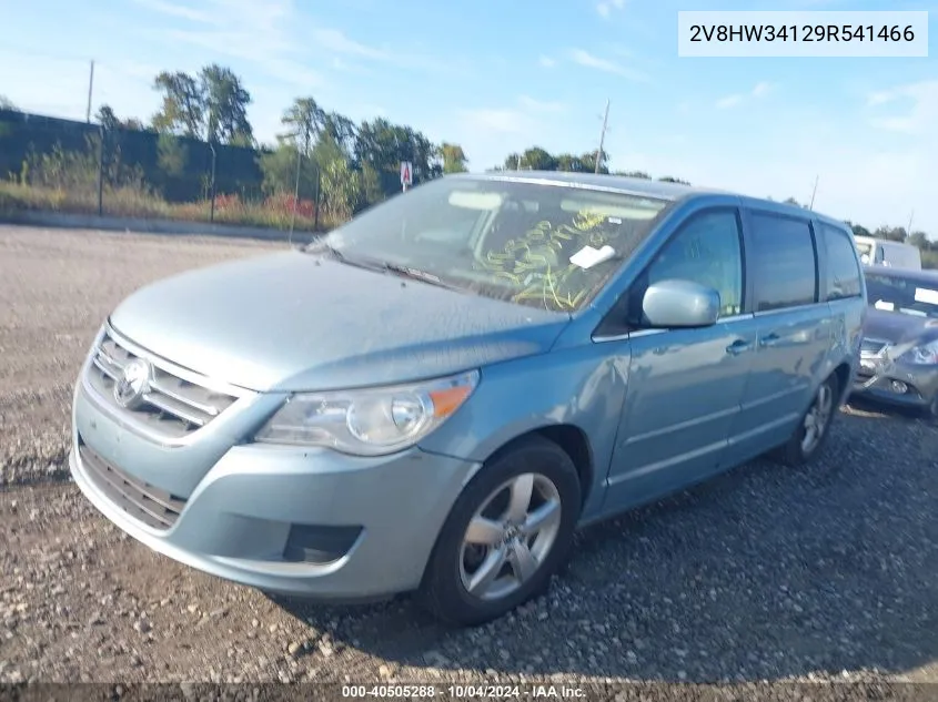 2V8HW34129R541466 2009 Volkswagen Routan Se